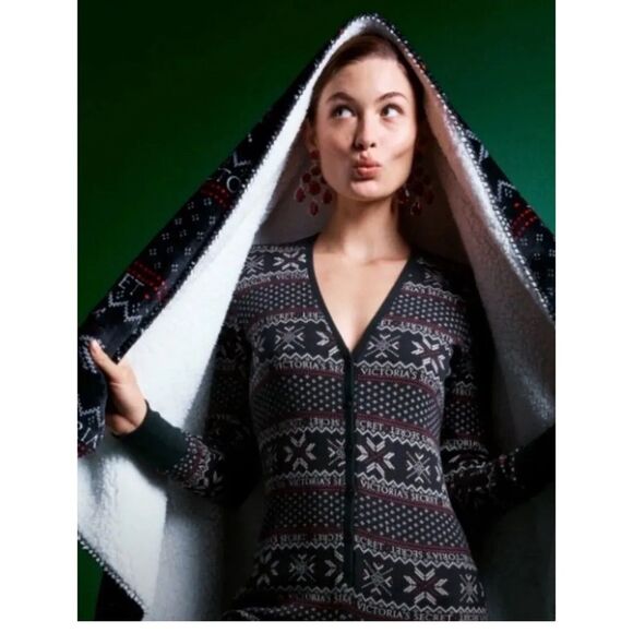 Victoria's Secret Soft Sherpa Cozy Fleece Throw Plush Blanket NWT - Picture 1 of 6